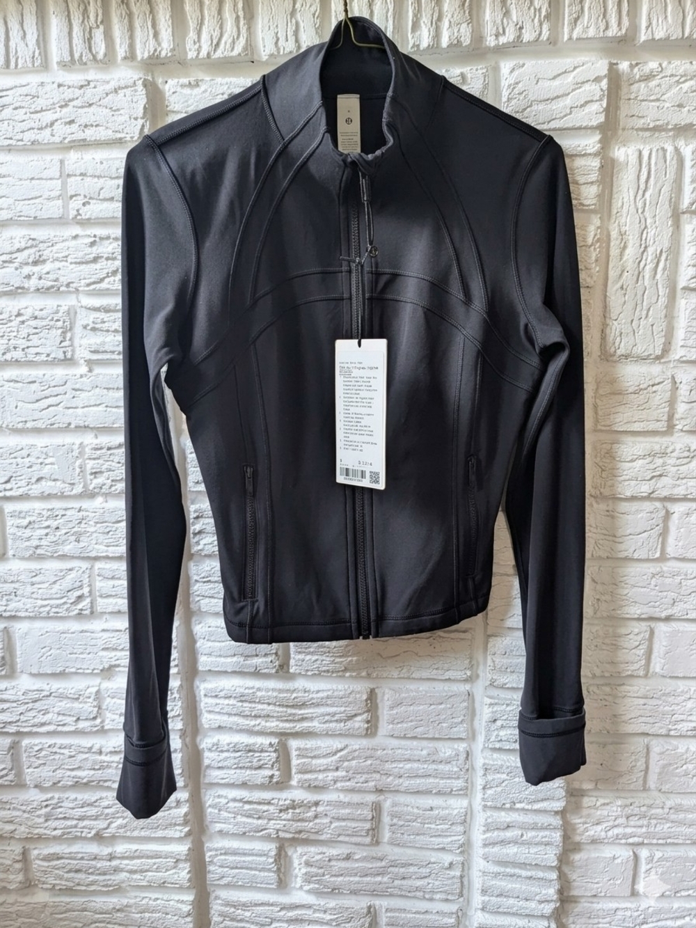 NWT lululemon black cropped jacket (sz 6/unworn)